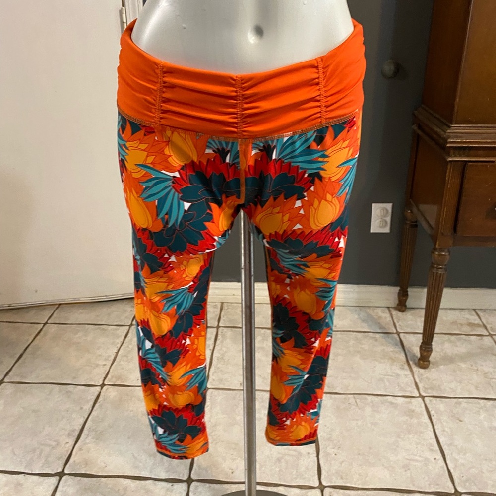 Mint Lilac Leggings Yoga Capri Size M Orange Lotus